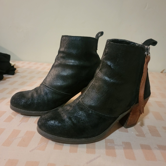 Dolce Vita Shiny Suede Booties - Picture 3 of 5